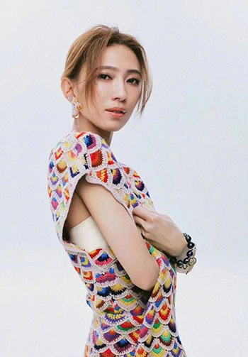 戴佩妮个人图片