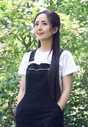 杨童舒个人图片