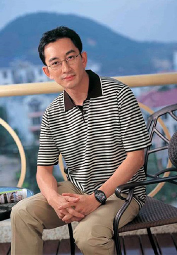 吴启华个人图片